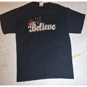 Gildan Believe Christmas T-Shirt Women’s M Black Rhinestone Bling Santa Hat Holi